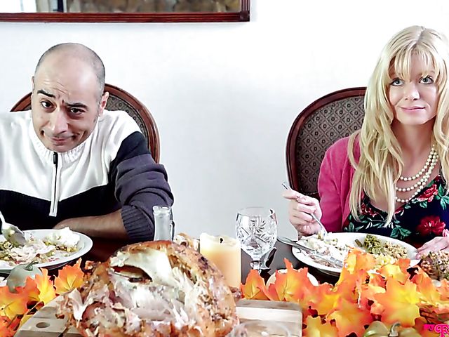 Family threesome on Thanksgiving with stepsisters Avi Love and Paisley Bennett