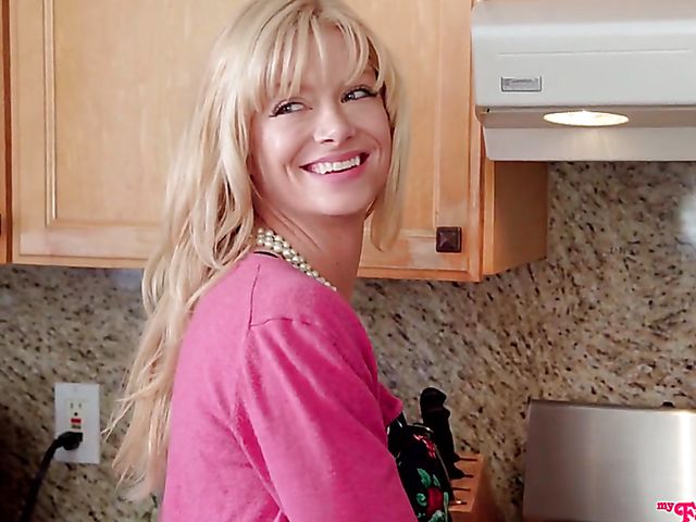 Family threesome on Thanksgiving with stepsisters Avi Love and Paisley Bennett