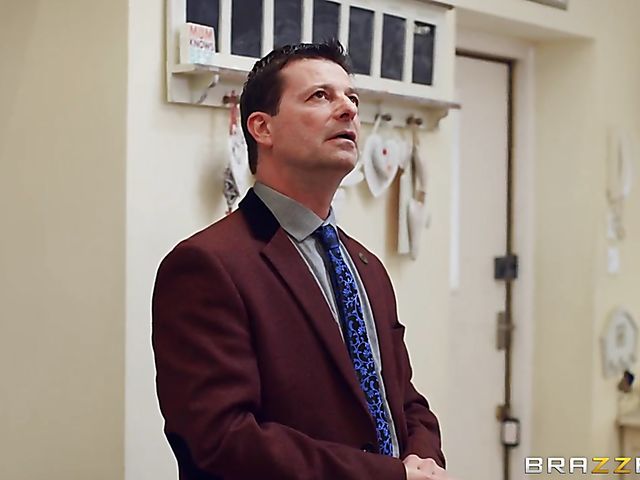 Busty cheating wife Brooklyn Blue can't stop fucking her hung lover Danny D