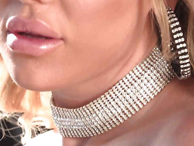 Big wet white booty anal with Ramon Nomar and Savannah Bond