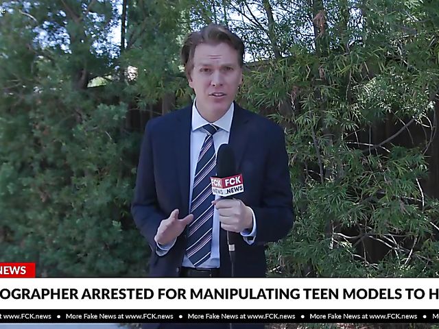 Photographer fucks bikini model Nikki Thomas in POV