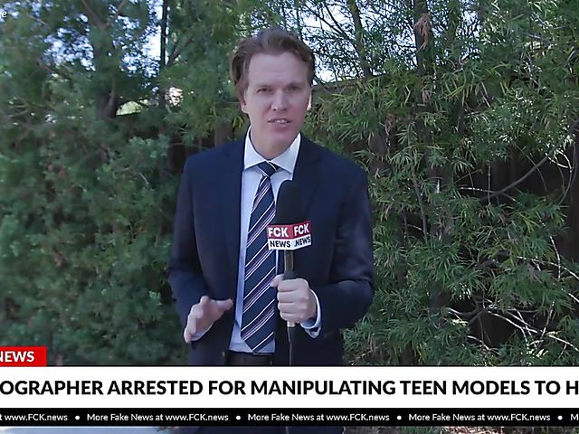 Photographer fucks bikini model Nikki Thomas in POV