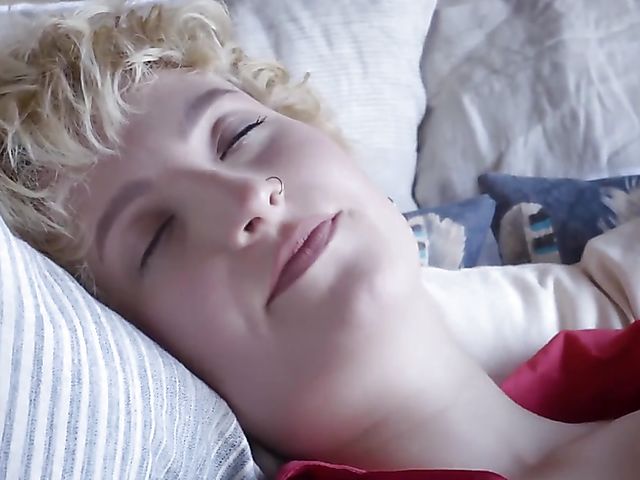 Isla Sweet - Blonde pantyhose girl masturbating in her bed 