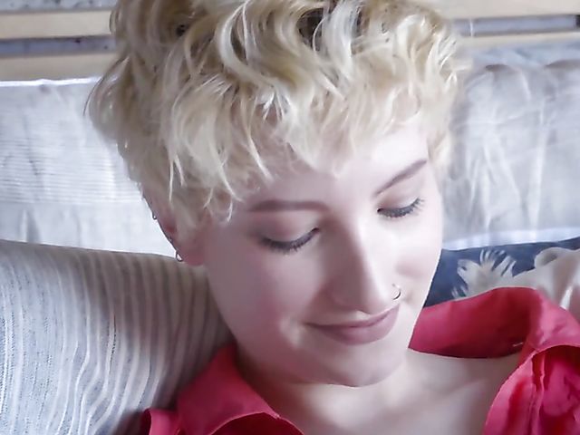 Isla Sweet - Blonde pantyhose girl masturbating in her bed 