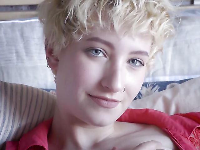 Isla Sweet - Blonde pantyhose girl masturbating in her bed 