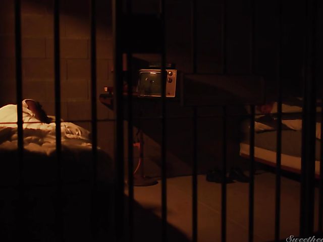 Lesbian doctor Serene Siren seduces sexy prisoner Verronica Kirei