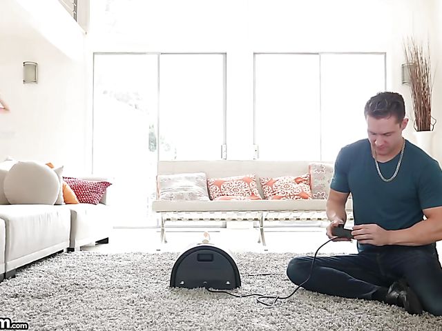 Teen Chanel Shortcake's first sybian experience before cock riding 