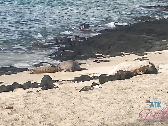 Asian car sex to orgasm with tiny Vina Sky