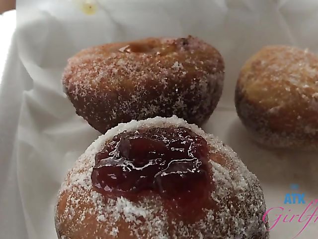 Asian car sex to orgasm with tiny Vina Sky