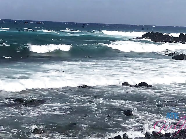 Asian car sex to orgasm with tiny Vina Sky