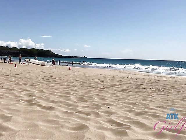 Asian car sex to orgasm with tiny Vina Sky