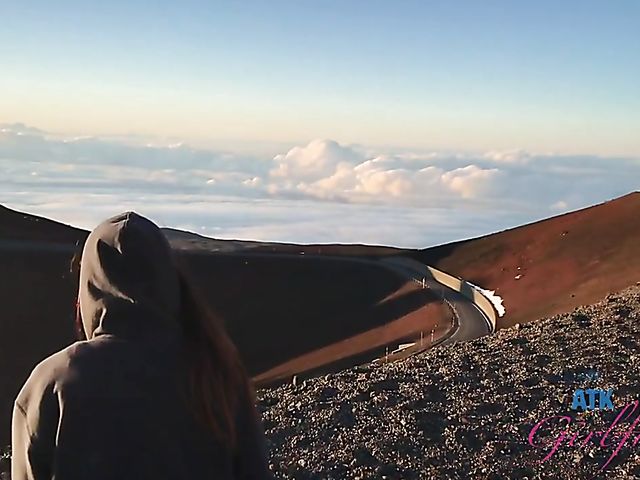 Asian car sex to orgasm with tiny Vina Sky