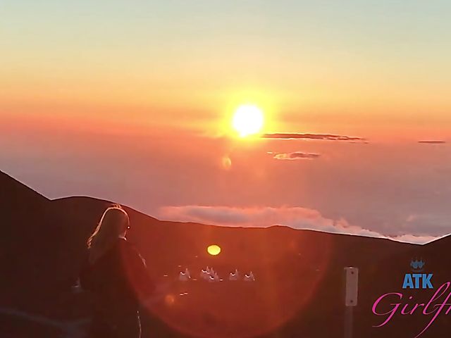 Asian car sex to orgasm with tiny Vina Sky