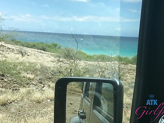 Asian car sex to orgasm with tiny Vina Sky