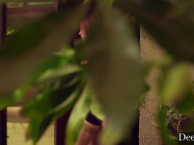 Kinky squirt threesome with submissive Naomi Swann and Izzy Lush