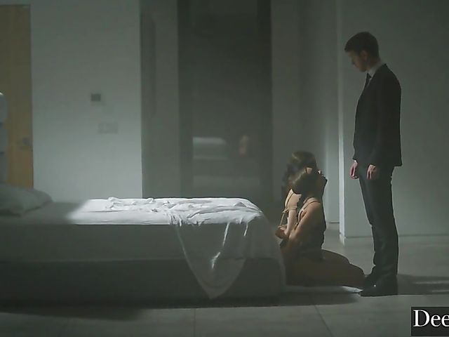 Kinky squirt threesome with submissive Naomi Swann and Izzy Lush