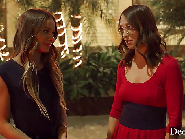 Kinky squirt threesome with submissive Naomi Swann and Izzy Lush