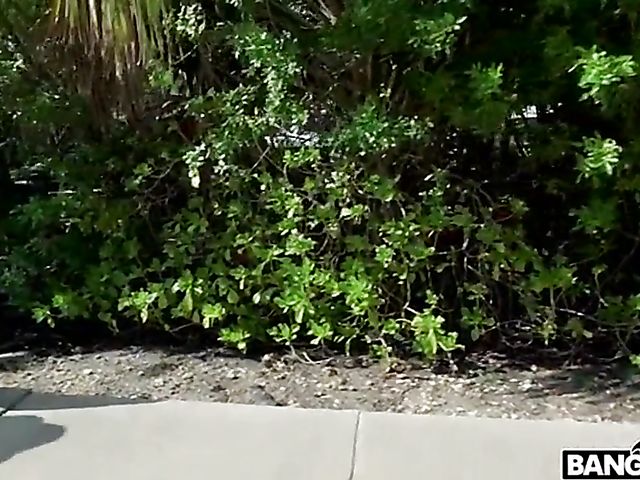 Van fuck for money with bootylicious hottie Sadie Creams