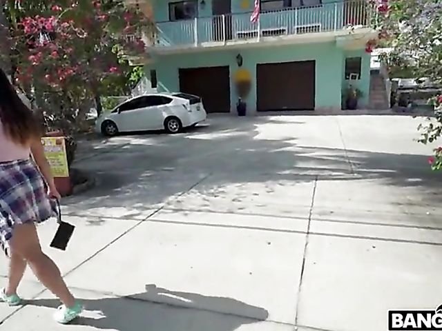 Van fuck for money with bootylicious hottie Sadie Creams