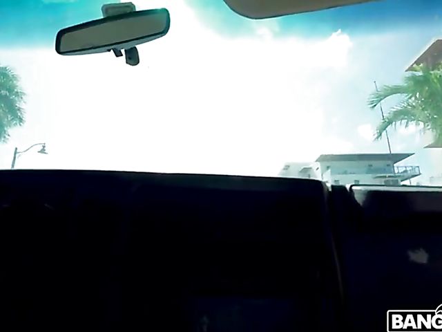 Van fuck for money with bootylicious hottie Sadie Creams