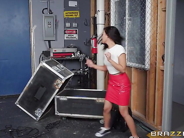 Tiny asian teen Jasmine Grey loves it big