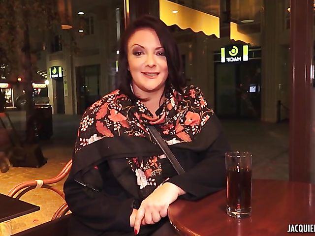 37-year-old French mature slut Louise gets plowed