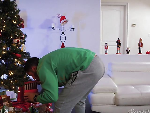 Jessa Rhodes - Blonde tits and pussy for a hot guy on Christmas