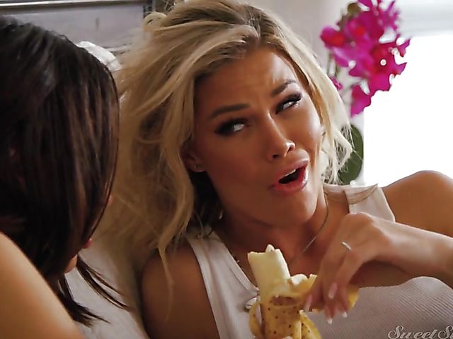 Jessa Rhodes - Blonde tits and pussy for a hot guy on Christmas