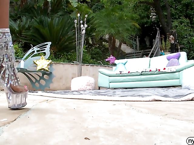 Sexy close up anal outside with bad teen Chanel Grey