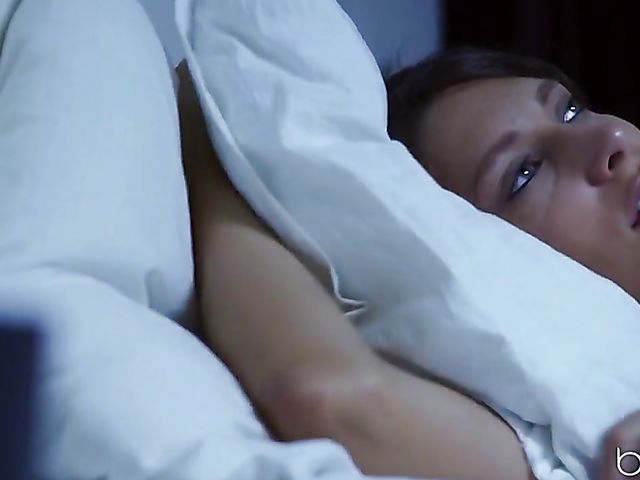 Intense kitchen fuck in the middle of the night with sleepless Talia Mint