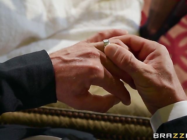 Ripped pantyhose sex with tattooed whore Ophelia Rain