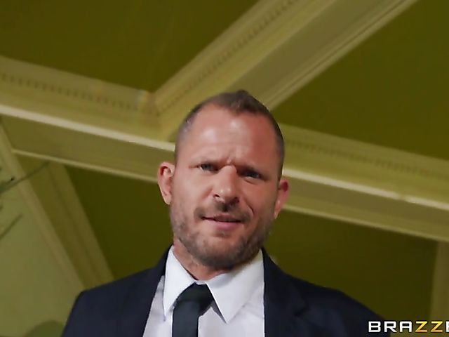 Ripped pantyhose sex with tattooed whore Ophelia Rain