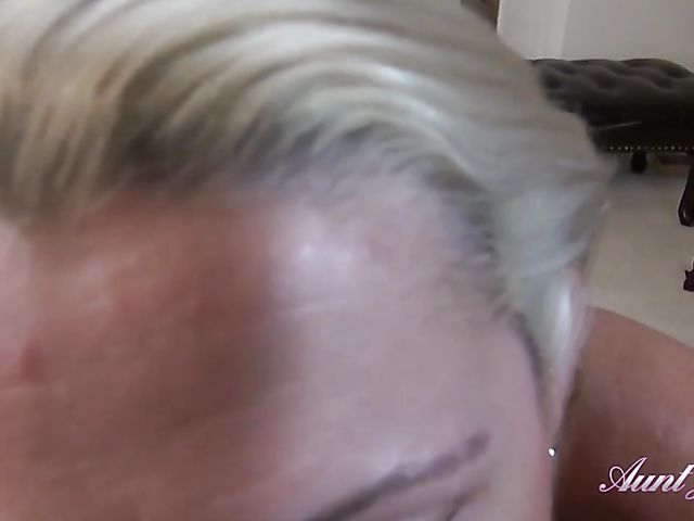 Blonde mature mom Auntie Liz wants to play with you