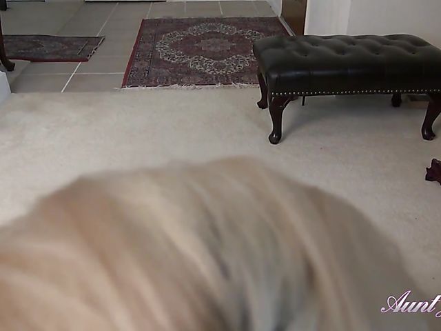 Blonde mature mom Auntie Liz wants to play with you