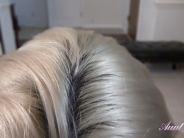 Blonde mature mom Auntie Liz wants to play with you