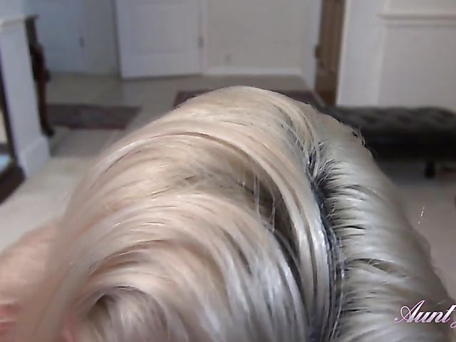 Blonde mature mom Auntie Liz wants to play with you