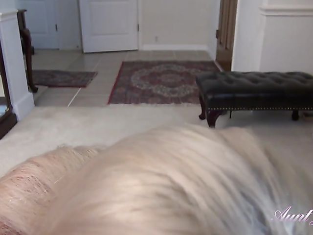 Blonde mature mom Auntie Liz wants to play with you