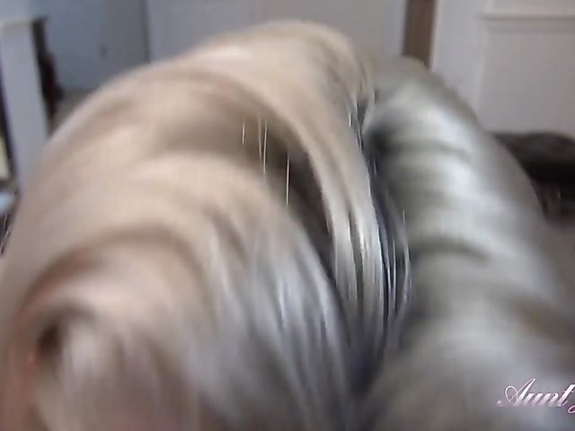 Blonde mature mom Auntie Liz wants to play with you