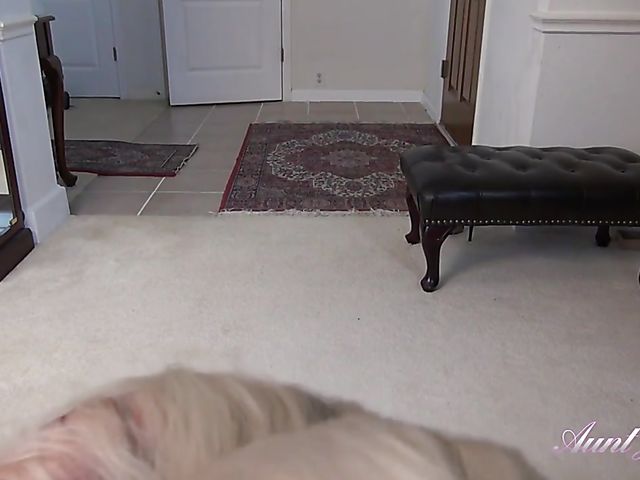 Blonde mature mom Auntie Liz wants to play with you