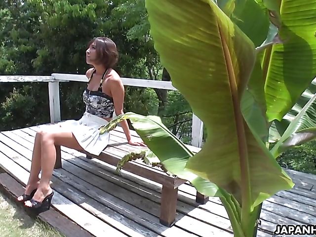 Runa Hagawa - Japanese blowjob outdoors after some modeling