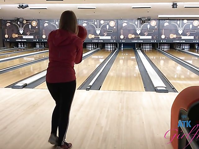 Creampie POV with blue-eyed blonde Paris White