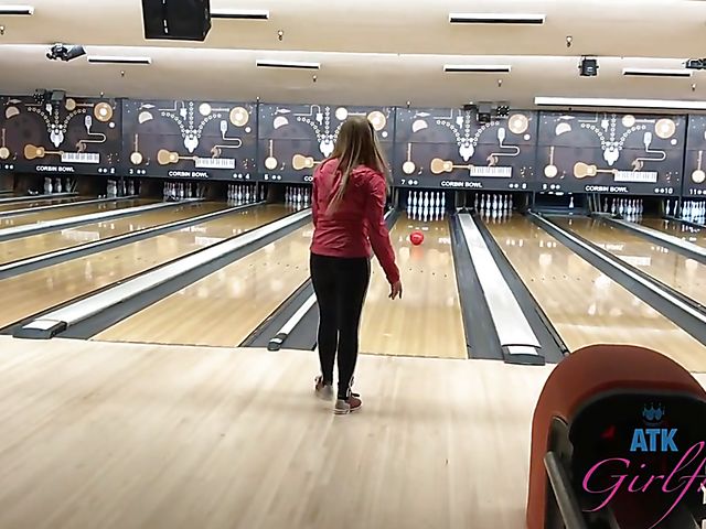 Creampie POV with blue-eyed blonde Paris White