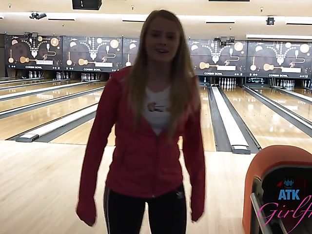 Creampie POV with blue-eyed blonde Paris White