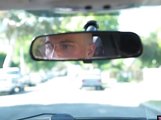 Easy brunette Gwen Vicious wants Mr Zac Wild to fuck her snatch