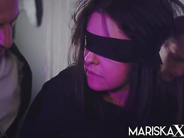 Kinky double penetration with blindfolded slut Mariska