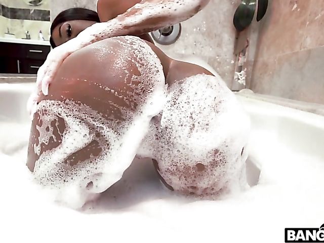 Tori Montana - Ebony bathroom fun with a white dude