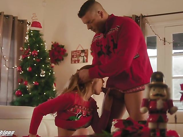 Avery Cristy & Ramon Nomar - Teen socks fuck by the Christmas tree