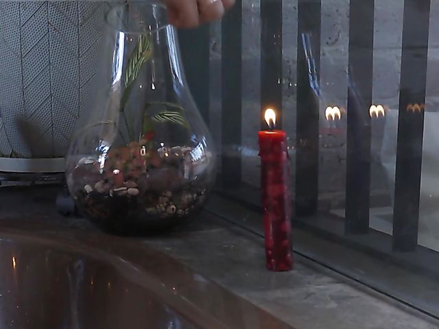 Kit Bauer - Kinky bathroom solo with hot wax