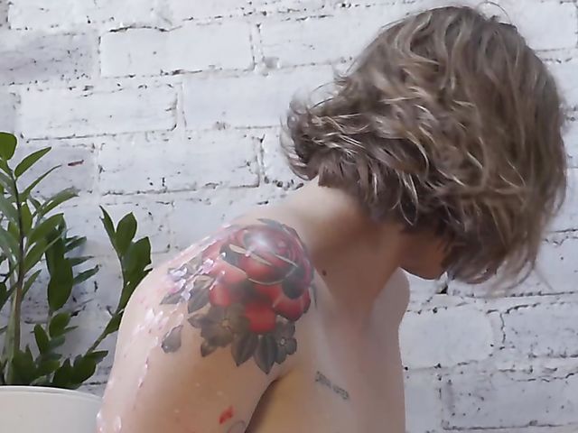 Kit Bauer - Kinky bathroom solo with hot wax