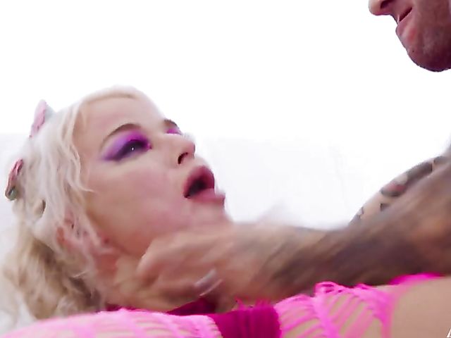 Tied anal in pink fishnets with kinky MILF London River